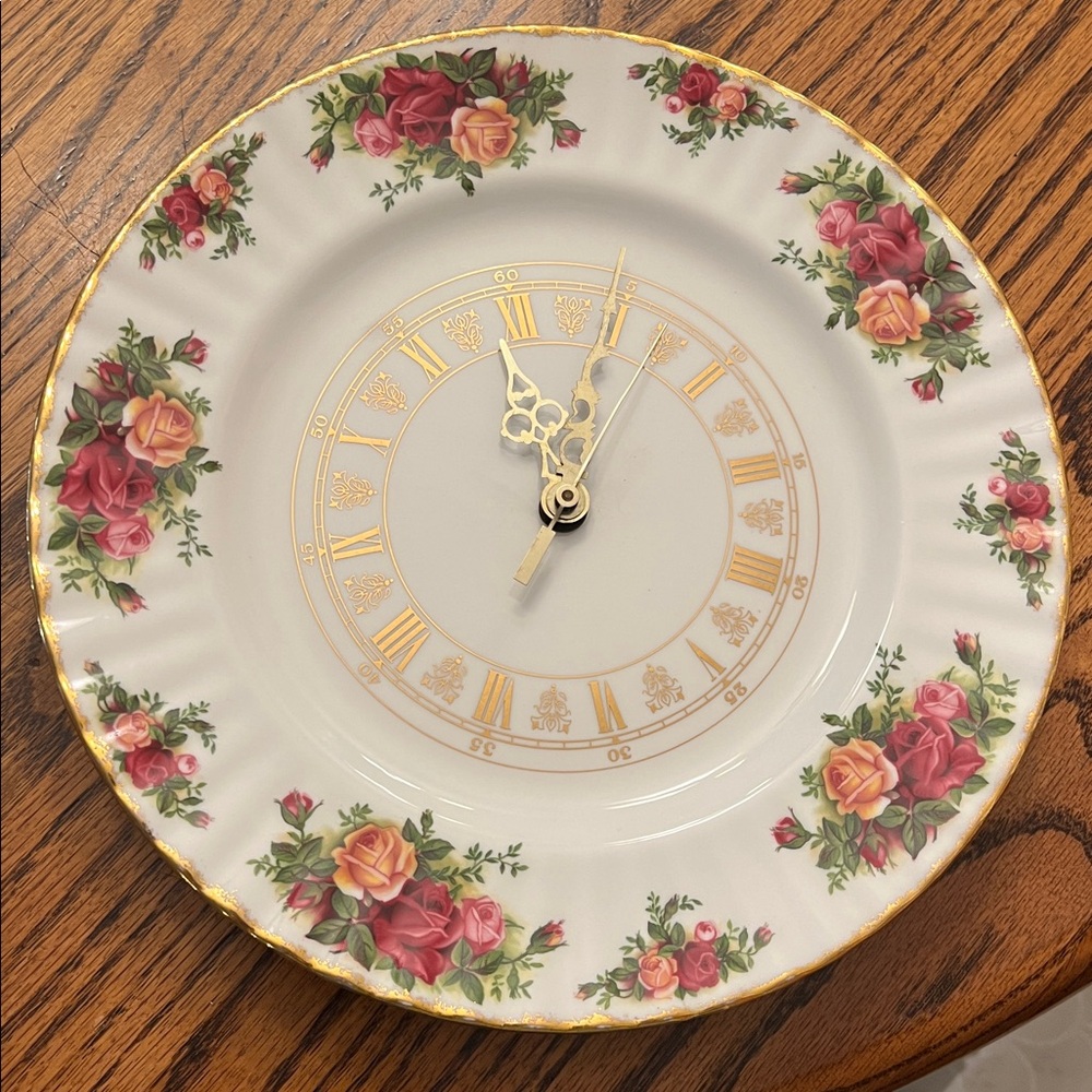 Vintage Royal Albert Old Country Roses China Plate Wall Clock Roman Numerals
